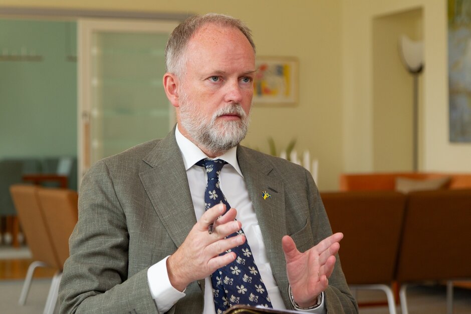Посол Швеції в Україні: «Складно ухвалювати рішення про будівництво великого підприємства, коли в нього може влучити російська ракета» Посол Швеції в Україні: «Складно ухвалювати рішення про будівництво великого підприємства, коли в нього може влучити російська ракета»