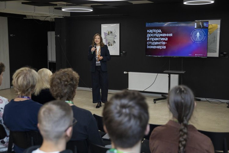Від хакатону до інвестицій в ідею: п’ять способів, якими компанії шукають інженерів ще під час навчання Від хакатону до інвестицій в ідею: п’ять способів, якими компанії шукають інженерів ще під час навчання