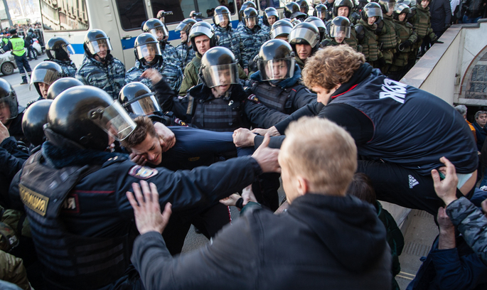 «Він вам не Дімон» «Він вам не Дімон»: що насправді відбувається з протестами в Росії