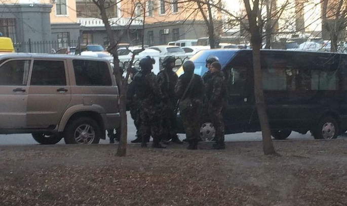 Фото: dvnovosti.ru В Росії скоєно напад на офіс ФСБ, двох людей застрелено