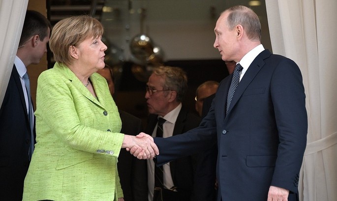 Меркель зустрінеться із Путіним, щоб обговорити питання Сирії та України Меркель зустрінеться із Путіним, щоб обговорити питання Сирії та України