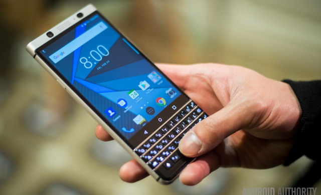 фото Android Authority BlackBerry випустила новий телефон з «ретро»-клавіатурою