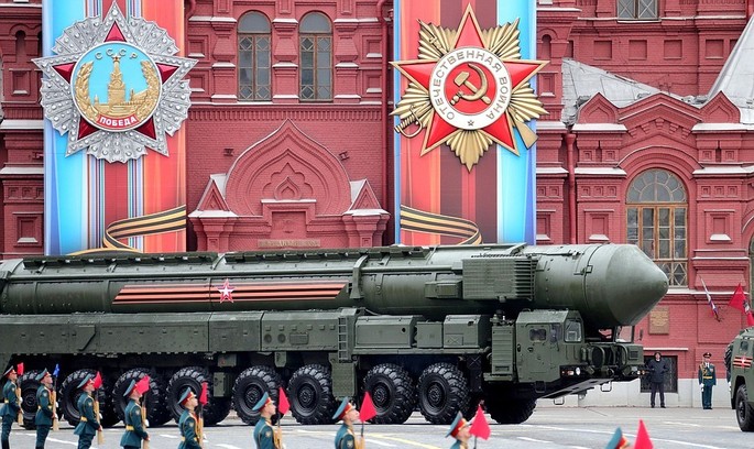 Парад на честь Перемоги чи демонстрація військової сили? Парад на честь Перемоги чи демонстрація військової сили?
