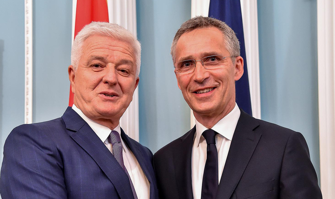Душко Маркович, прем'єр-міністр Чорногорії та Єнс Столтенберг, генеральний секретар НАТО Крізь терни до НАТО: Чорногорія сьогодні стає 29-м членом альянсу