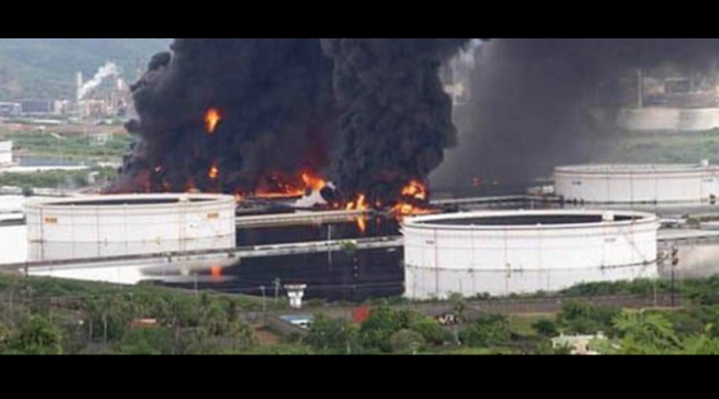 У Мексиці масштабна пожежа зупинила найбільший нафтопереробний завод (ВІДЕО)