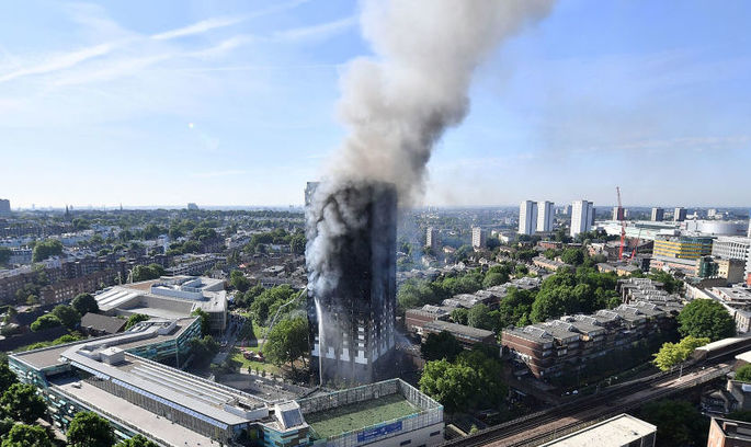 The Guardian: пожежа у Grenfell Tower стане «надгробним каменем» на політичній кар’єрі Терези Мей The Guardian: пожежа у Grenfell Tower стане «надгробним каменем» на політичній кар’єрі Терези Мей