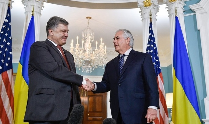 На зустрічі Порошенка з держсекретарем США звучала тема надання Україні зброї На зустрічі Порошенка з держсекретарем США звучала тема надання Україні зброї