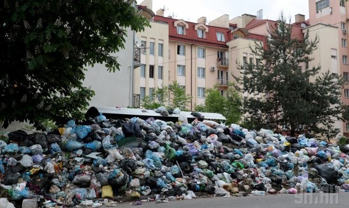 Зі Львова сьогодні розпочнуть вивозити сміття Зі Львова сьогодні розпочнуть вивозити сміття