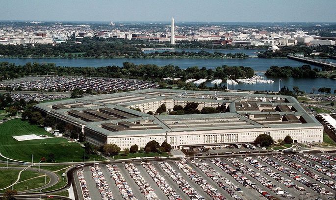 Пентагон за нас: Міноборони США підтримує надання летального озброєння Україні Пентагон за нас: Міноборони США підтримує надання летального озброєння Україні