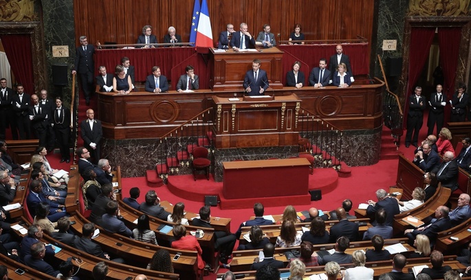 Макрон пропонує зменшити кількість депутатів у французькому парламенті