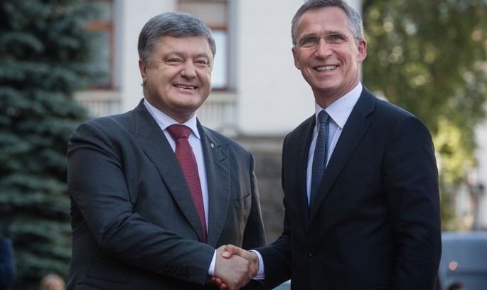 Порошенко та Столтенберг провели засідання Україна-НАТО Порошенко та Столтенберг провели засідання Україна-НАТО