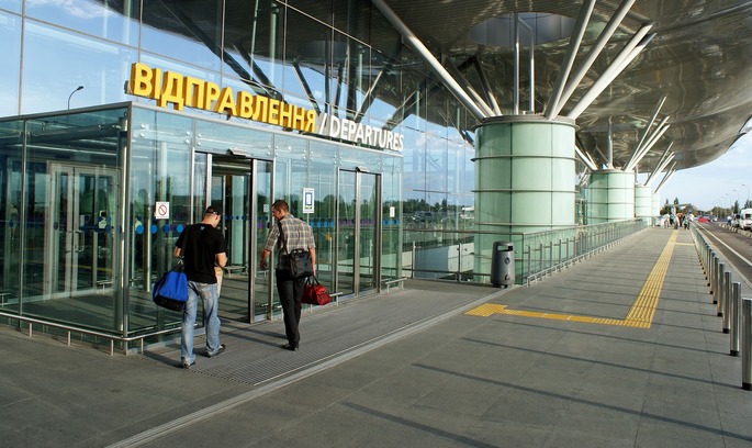 Парковка коло терміналу D в Борисполі подешевшала до 20 грн