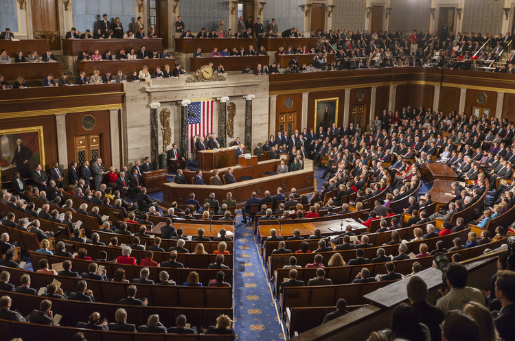 Конгрес США затвердив законопроект про антиросійські санкції, який відбирає у Трампа владу послабити їх Конгрес США затвердив законопроект про антиросійські санкції, який відбирає у Трампа владу послабити їх