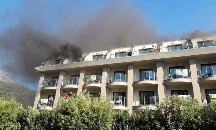 У Туреччині виникла пожежа в люксовому готелі, евакуйовано 4 сотні людей (ВІДЕО) У Туреччині виникла пожежа в люксовому готелі, евакуйовано 4 сотні людей (ВІДЕО)