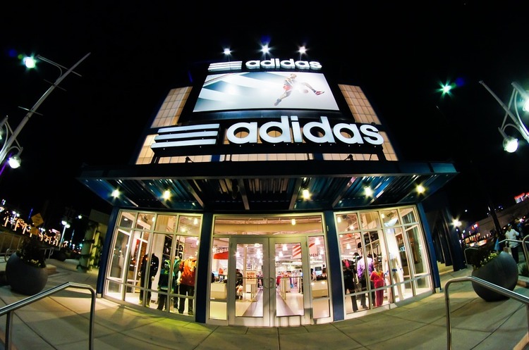 Adidas закриє 160 своїх магазинів в Росії до кінця року Adidas закриє 160 своїх магазинів в Росії до кінця року