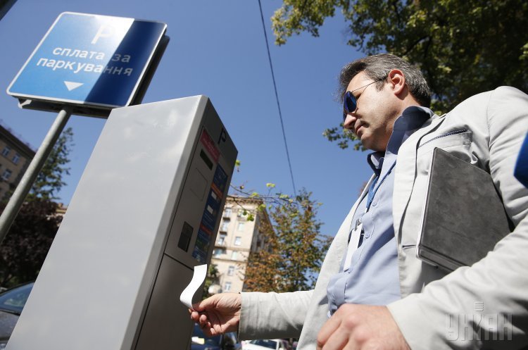 Фото УНІАН Популярність мобільного додатку для оплати паркування серед киян зросла вже на 88%