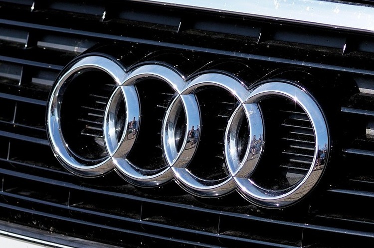 Автомобілі Audi з наступного року матимуть «сонячний дах» Автомобілі Audi з наступного року матимуть «сонячний дах»