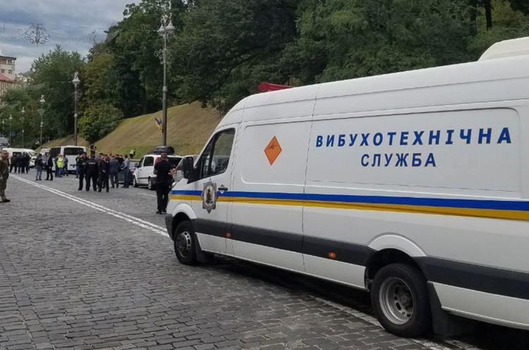 Фото hromadske.ua У Києві біля Кабміну стався вибух: троє поранених