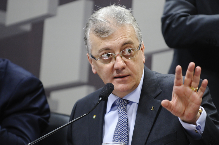 Алдемір Бендіне Екс-директору бразильської Petrobras загрожує 25 років в’язниці за хабарі
