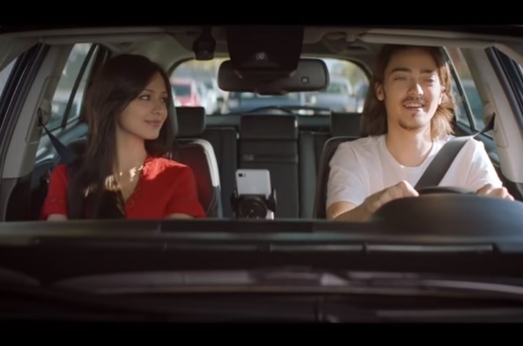 Toyota розробила додаток, який вмикає нудну музику при перевищенні швидкості