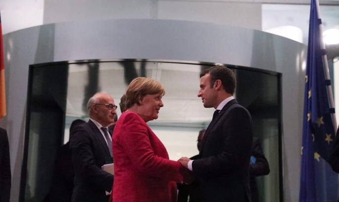 фото Twitter Emmanuel Macron‏ Меркель і Макрон: Перемир'я на сході України порушується надто часто