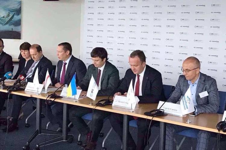 фото Facebook Остапа Семерака Укргазбанк підписав угоду з IFC про надання Україні $20 млн на зелені проекти