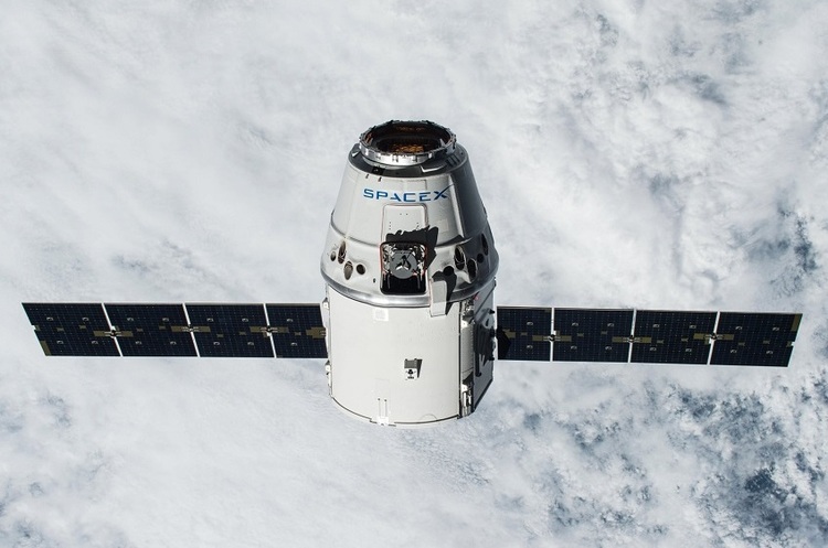 фото SpaceX‏ @SpaceX Космічний корабель Dragon від SpaceX після місяця в космосі успішно повернувся