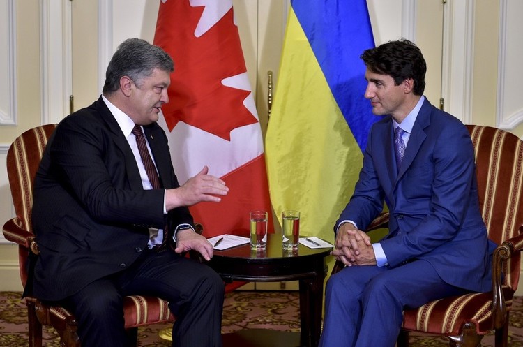 Порошенко: Україна обговорюватиме з Канадою питання безвіза Порошенко: Україна обговорюватиме з Канадою питання безвіза