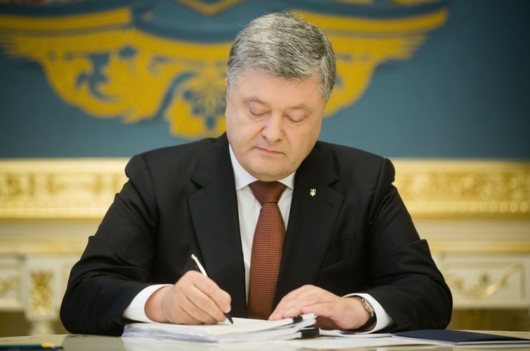 фото Офіційний сайт Президента України Президент України підписав скандальний закон про освіту