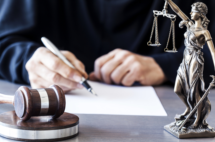 Фото Shutterstock Суд заарештував рахунки української «дочки» світового трейдера Trafigura по справі «Укрспирту»