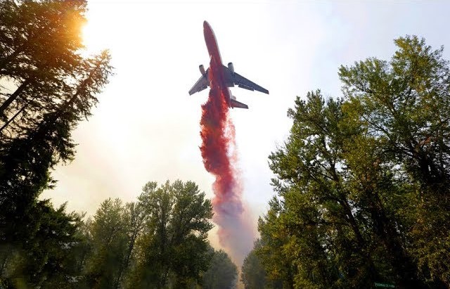 Фото: YouTube «На висоті» Гасіння пожежі в Калинівці показали з повітря (ВІДЕО)