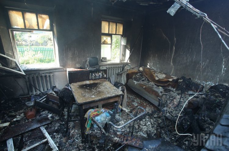 Наслідки пожежі в приватному будинку. Калинівка, Вінницька область Позаплановий феєрверк: чому знову вибухають боєприпаси