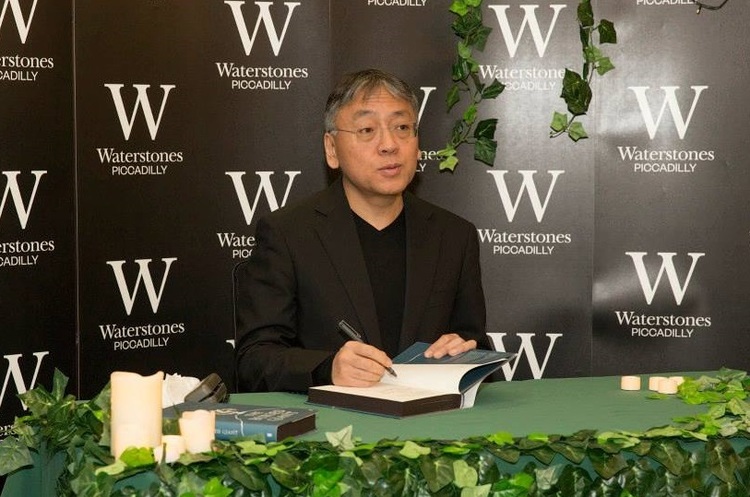 Нобелівську премію з літератури отримав автор роману про клонування людей Кадзуо Ісігуро