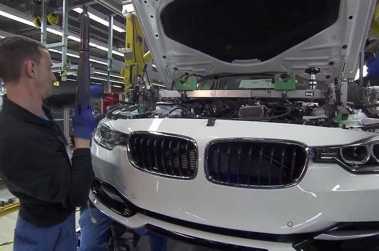 Фото: YouTube BMW планує побудувати завод повного циклу в Росії