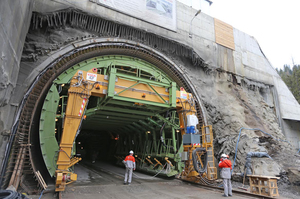 Свернули горы: «Укрзализныця» достроила новый Бескидский тоннель