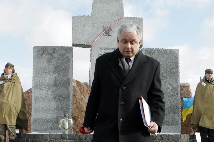 Польська комісія виявила запис вибуху на самописці літака загиблого президента Польщі Польська комісія виявила запис вибуху на самописці літака загиблого президента Польщі