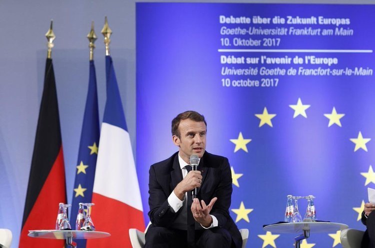 Президент Франції збирається посилити міри до нелегальних мігрантів
