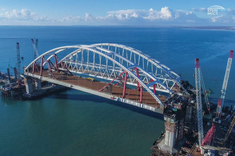 Фото: Інфоцентр «Крымский мост» Керченський міст знизив завантаження Бердянського порту на 30%