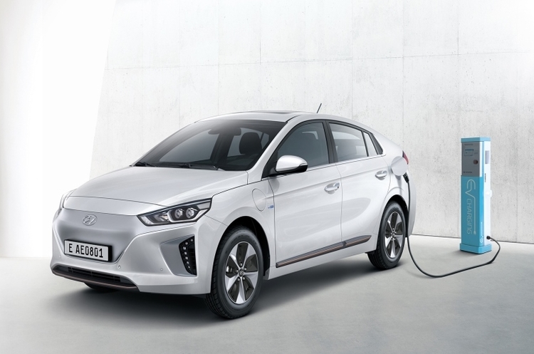 Фото Hyundai ДТЕК пересів на електромобілі