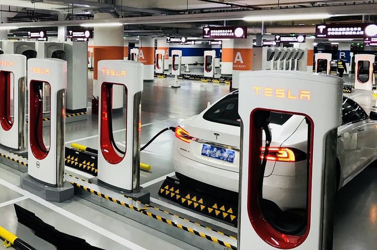 фото teslarati.com Tesla відкрила найбільший у світі комплекс для зарядки електромобілів