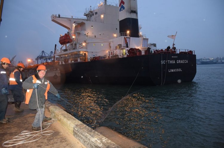 До порту Чорноморська прибуло ще 75 000 тонн вугілля з Африки