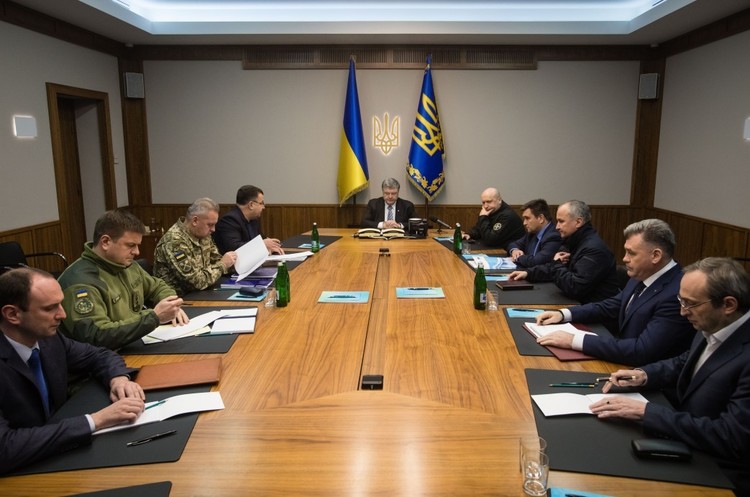 фото Офіційний сайт Президента України Порошенко скликав воєнний кабінет у зв’язку з ситуацією в Луганську