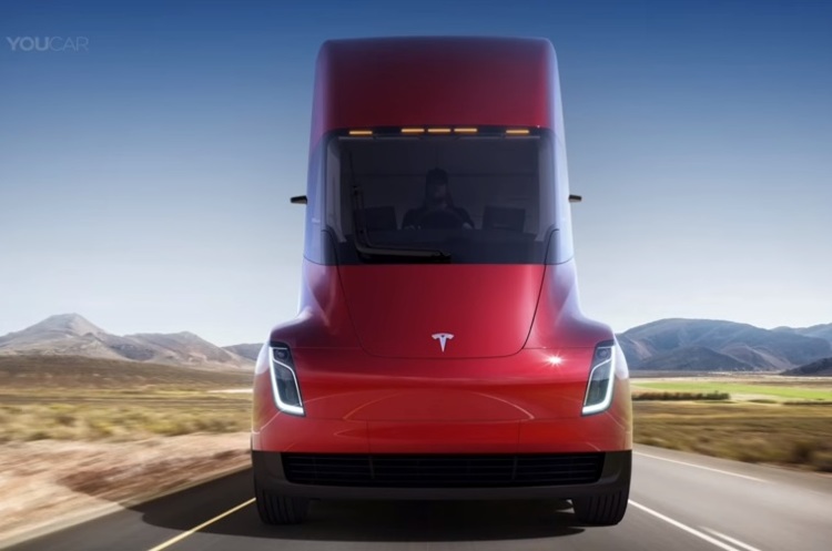 відео-скрін YouCar\Tesla В мережу виклали відео, як реально розганяється електровантажівка Tesla Semi