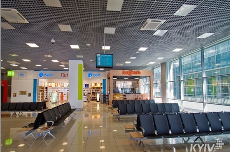 В аеропорту Жуляни перевіряють повідомлення про замінування