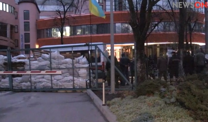 фото NewsOne Блокування NewsOne: активісти вимагають від власника каналу вибачитися за негативні слова про Майдан