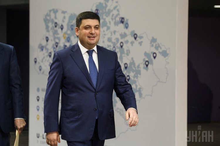 Гройсман очікує підвищення середньої зарплати до 10 000 грн наступного року Гройсман очікує підвищення середньої зарплати до 10 000 грн наступного року