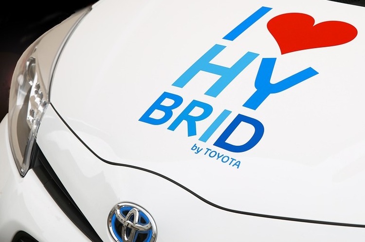 Toyota та Panasonic разом випускатимуть батареї для електрокарів Toyota та Panasonic разом випускатимуть батареї для електрокарів