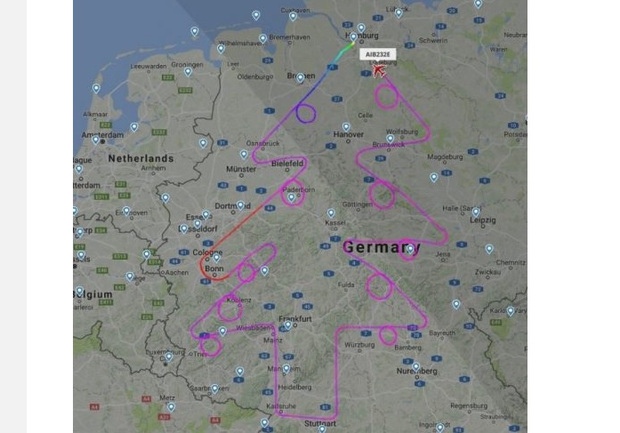 фото FlightRadar24 Літак Airbus «намалював» у небі над Німеччиною гігантську ялинку
