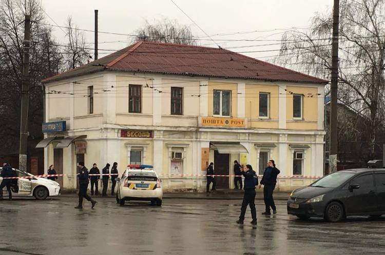 Невідомий захопив заручників у відділенні «Укрпошти» у Харкові. ОНОВЛЕНО Невідомий захопив заручників у відділенні «Укрпошти» у Харкові. ОНОВЛЕНО