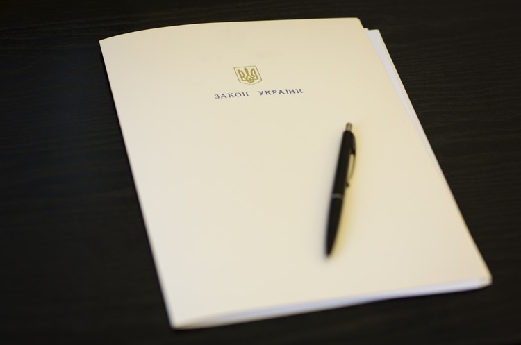 Порошенко підписав закон про аліменти Порошенко підписав закон про аліменти